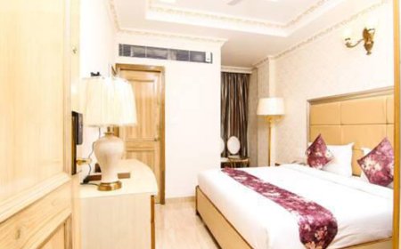 Book hotel room in Hazratganj near famous restaurants