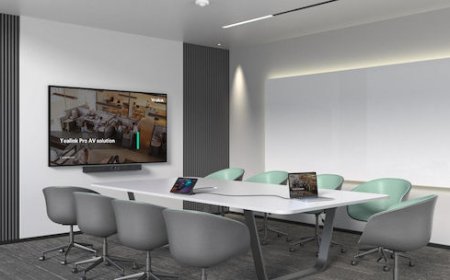 How Meeting Bars A40 Improve Hybrid Meetings and Collaboration