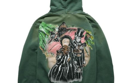 Article: The Unique Appeal of the Warren Lotas Hoodie — Style Meets Comfort