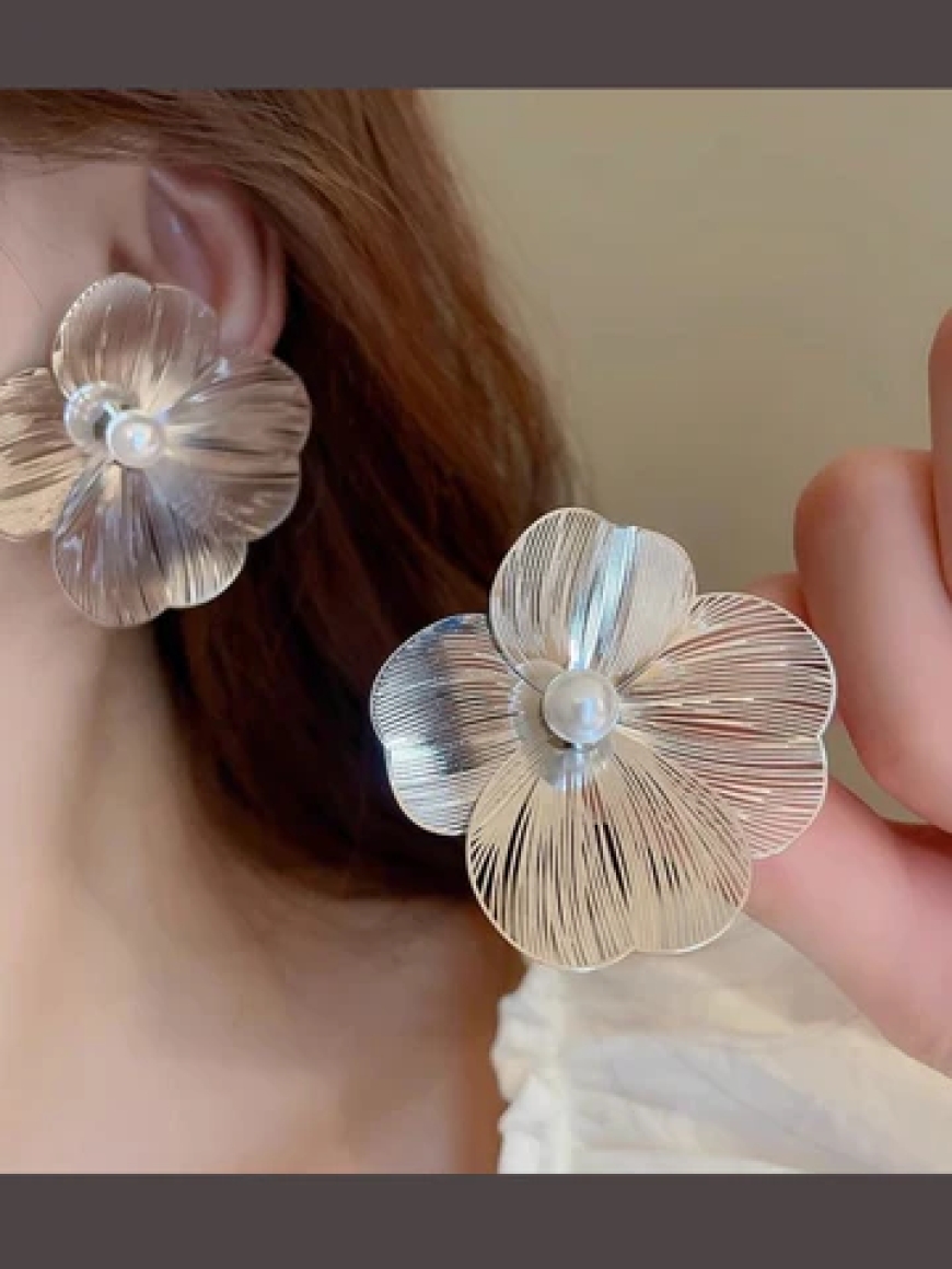 Styling Guide: Choosing the Perfect Earrings for Western Wear