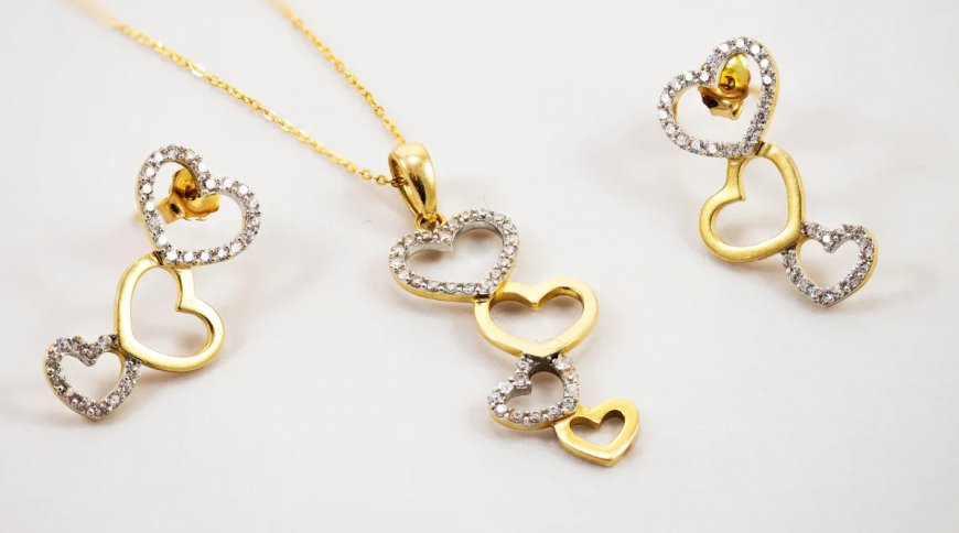 How to Match Necklaces with Different Necklines for Effortless Style