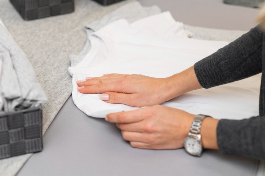 How To Fold Shirts For Packing in Moving Boxes: Tips from Professional Movers